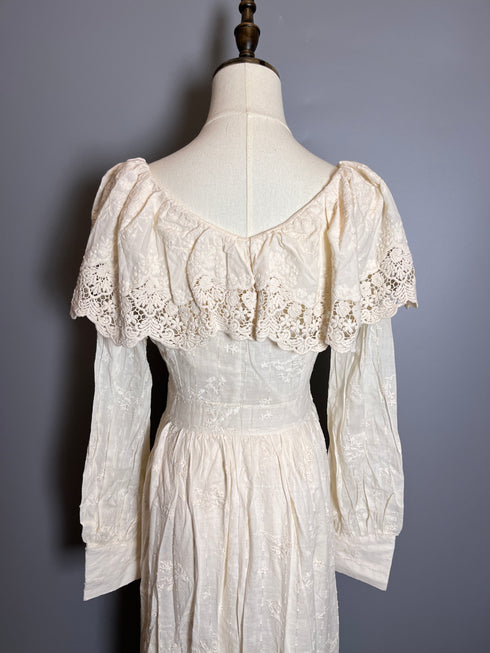 Vintage Cream Gunne Sax Dress with Lace Ruffled Collar and Buttoned Bodice – 70s-Inspired Gunne Sax Dress